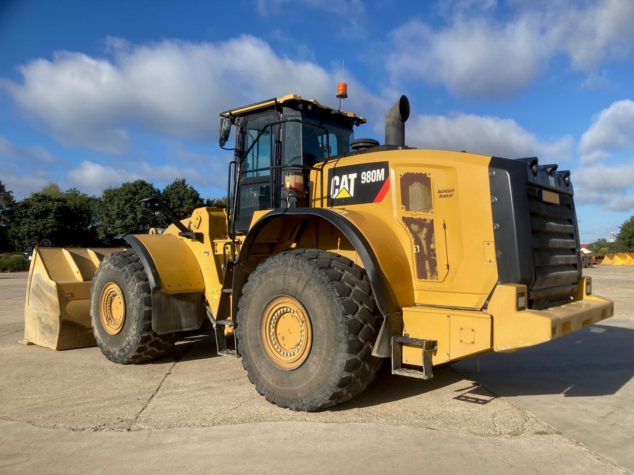 Wheel loader CATERPILLAR 980M: picture 1