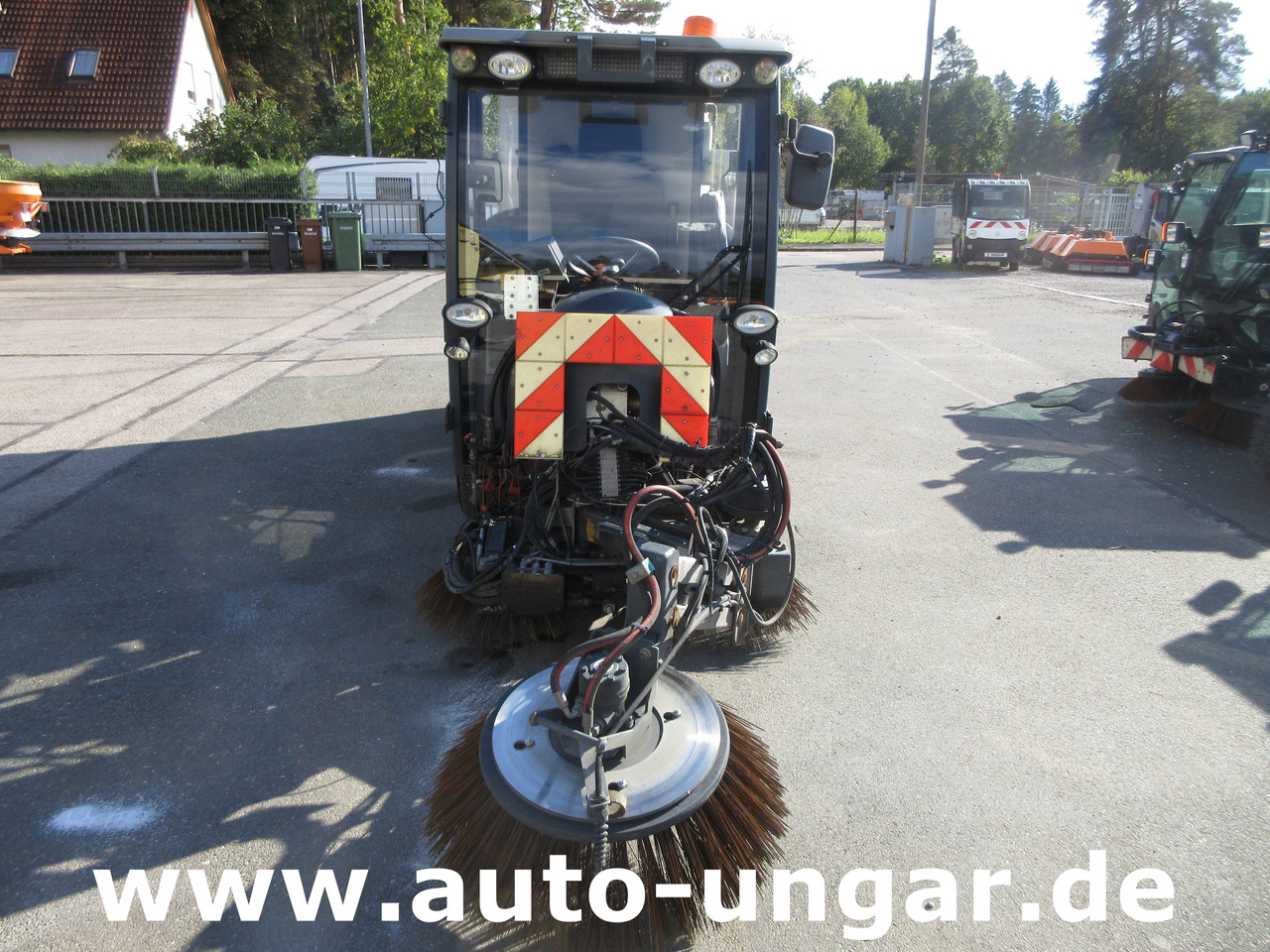 Hako CM 1600 Kehrmaschine 4x4 Baujahr 2018 3 Besen MOTORSCHADEN - Road sweeper: picture 2 Hako CM 1600 Kehrmaschine 4x4 Baujahr 2018 3 Besen MOTORSCHADEN - Road sweeper: picture 2
