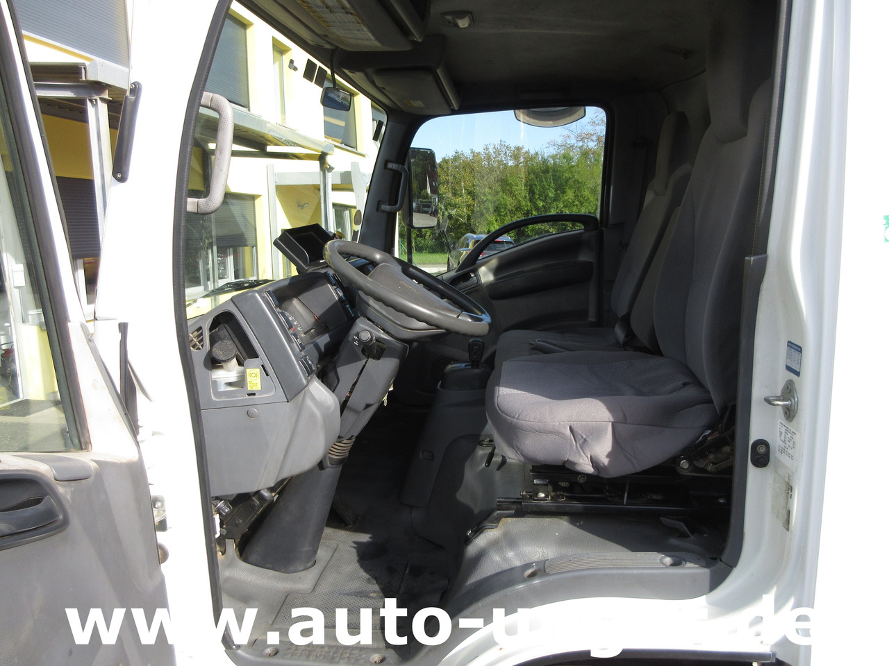 Garbage truck Isuzu NPR 75 Müllwagen Provence Benne - Faun Lifter Presse Kipper Trittbrett Bj 12: picture 9