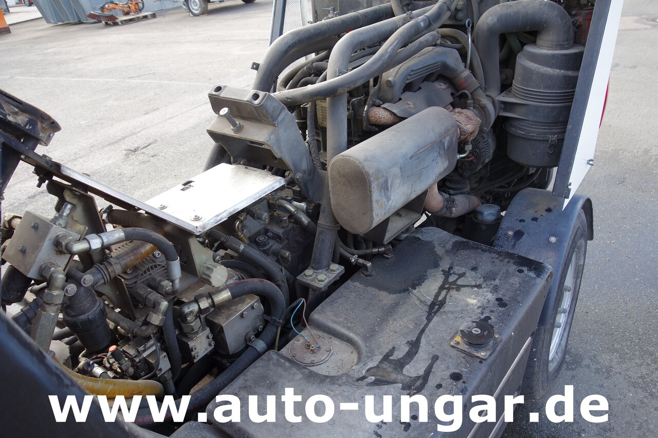 Mathieu Yno Azura 2 Hydrostat 4-Rad Lenkung - Road sweeper: picture 3 Mathieu Yno Azura 2 Hydrostat 4-Rad Lenkung - Road sweeper: picture 3