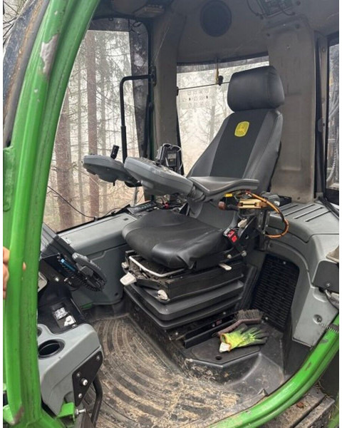 John Deere 1010E 8W - Forwarder: picture 5 John Deere 1010E 8W - Forwarder: picture 5