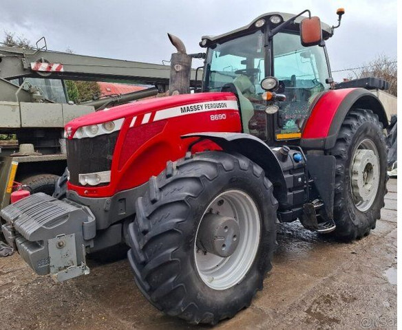 Massey Ferguson 8690 - Farm tractor: picture 4 Massey Ferguson 8690 - Farm tractor: picture 4
