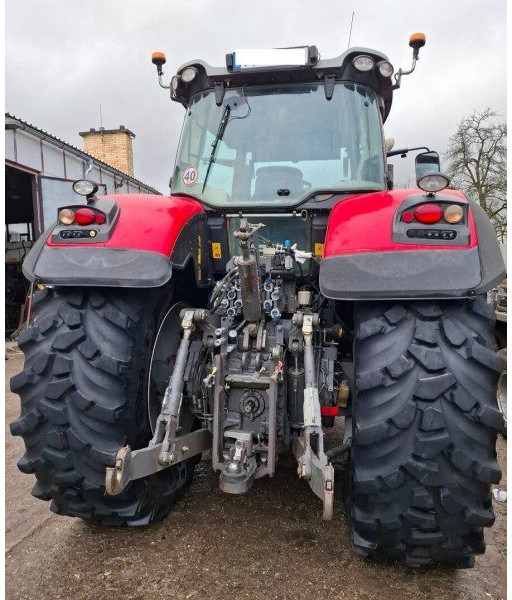 Massey Ferguson 8690 (MF) - Farm tractor: picture 3 Massey Ferguson 8690 (MF) - Farm tractor: picture 3