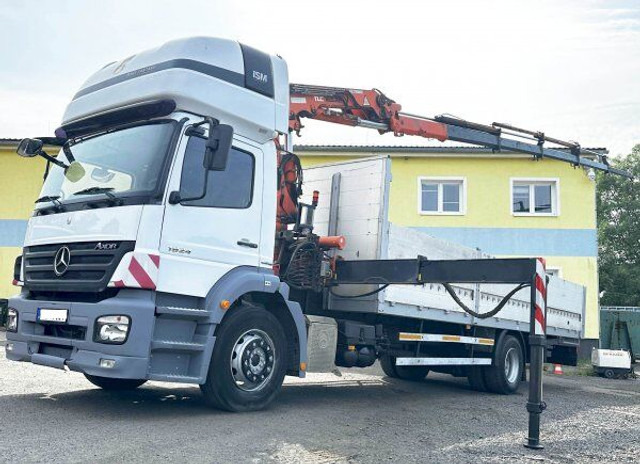 Mercedes-Benz Axor 1824 - Dropside/ Flatbed truck, Crane truck: picture 1 Mercedes-Benz Axor 1824 - Dropside/ Flatbed truck, Crane truck: picture 1