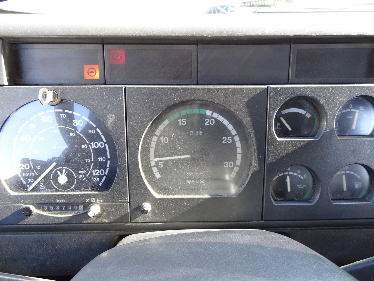 Iveco EuroTrakker 260E31 6X4 Palfinger 36002 - Crane truck, Dropside/ Flatbed truck: picture 2 Iveco EuroTrakker 260E31 6X4 Palfinger 36002 - Crane truck, Dropside/ Flatbed truck: picture 2