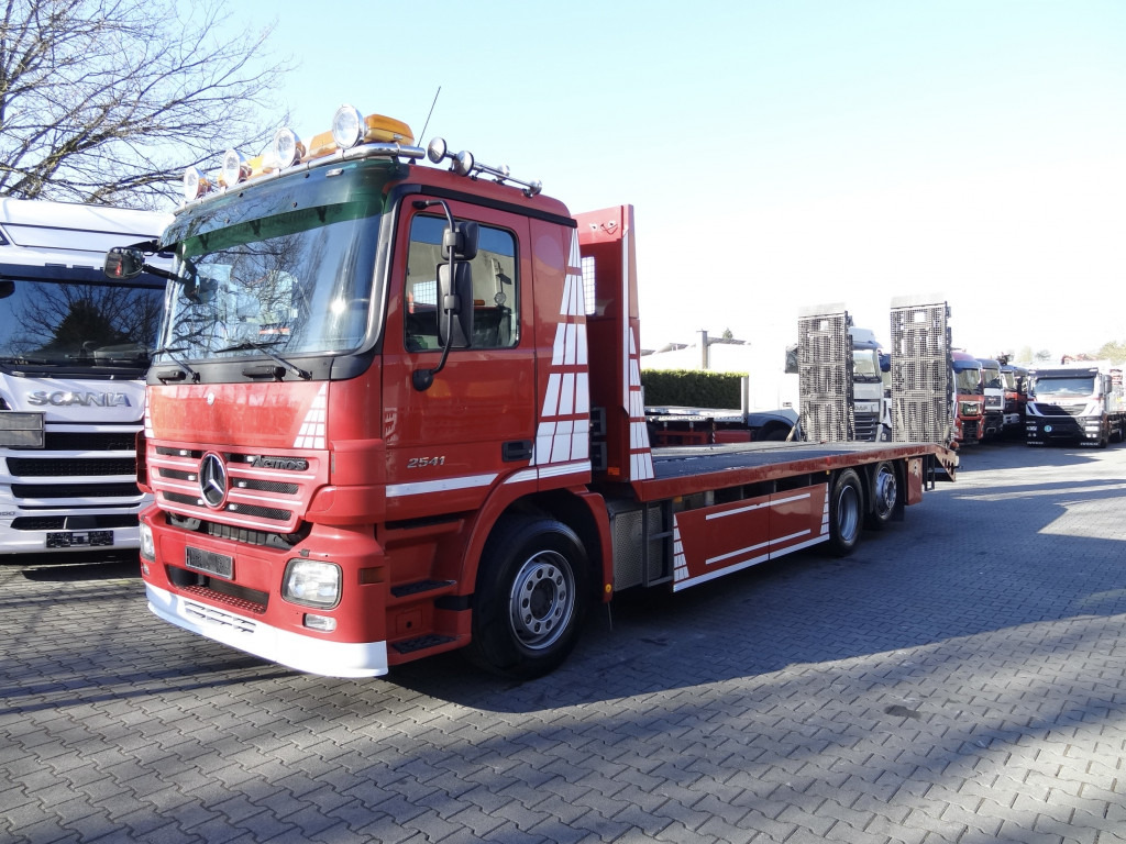 Mercedes-Benz Actros 2541 6X2 Maschinentransporter - Dropside/ Flatbed truck: picture 1 Mercedes-Benz Actros 2541 6X2 Maschinentransporter - Dropside/ Flatbed truck: picture 1