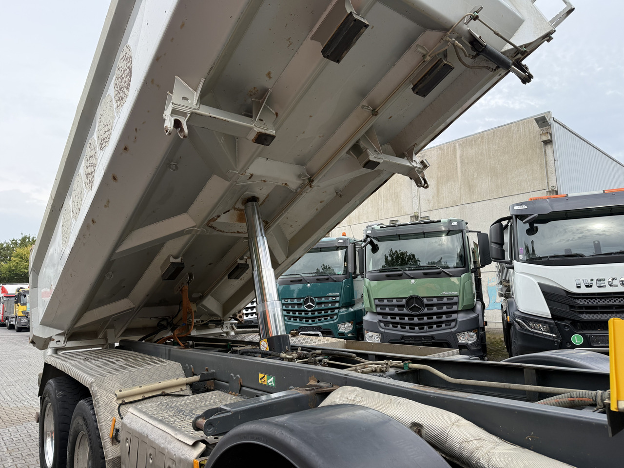 Mercedes-Benz Arocs 3245 K 8X4 - Tipper: picture 2 Mercedes-Benz Arocs 3245 K 8X4 - Tipper: picture 2