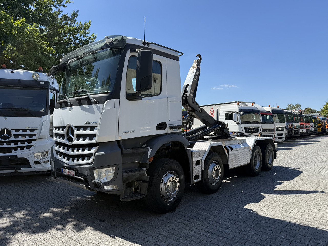 Mercedes-Benz Arocs 3245 K 8X4 Haken - Hook lift truck: picture 1 Mercedes-Benz Arocs 3245 K 8X4 Haken - Hook lift truck: picture 1