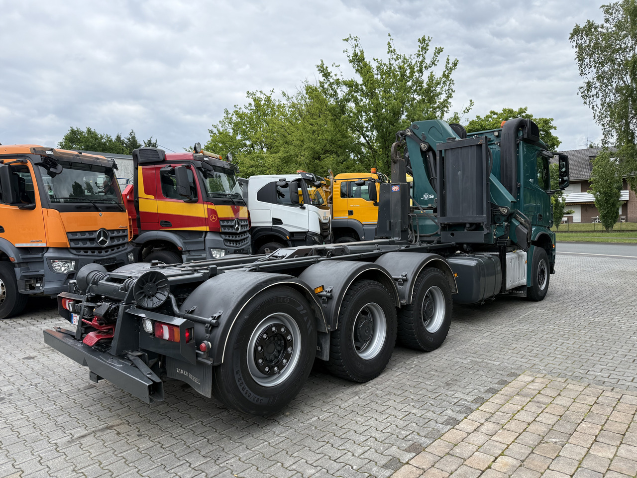 Hook lift truck, Crane truck Mercedes-Benz Arocs 3251 8X4 Haken mit Kran HMF 2620 K5: picture 12