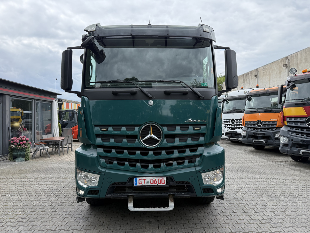 Hook lift truck, Crane truck Mercedes-Benz Arocs 3251 8X4 Haken mit Kran HMF 2620 K5: picture 10