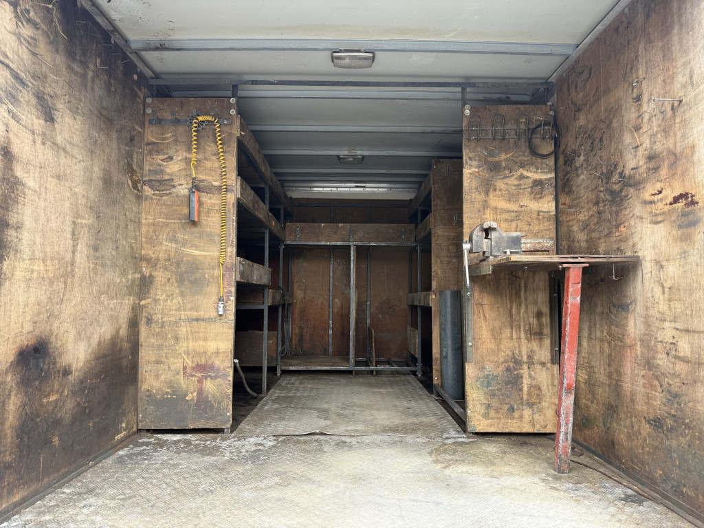 Box truck Renault Midlum 180.10 DoKa: picture 14