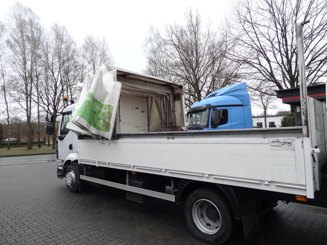 Renault Midlum 300.12 Fassi F80 - Crane truck, Dropside/ Flatbed truck: picture 3 Renault Midlum 300.12 Fassi F80 - Crane truck, Dropside/ Flatbed truck: picture 3