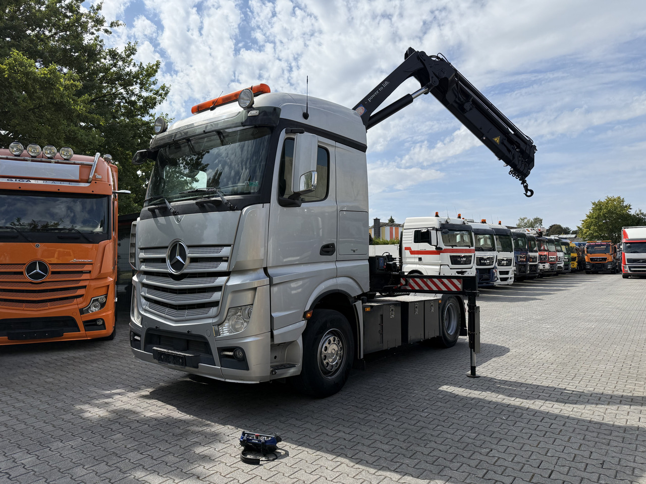 Mercedes-Benz Actros 1842LS Kran HMF 2020 bis 18 Meter - Tractor unit: picture 1 Mercedes-Benz Actros 1842LS Kran HMF 2020 bis 18 Meter - Tractor unit: picture 1