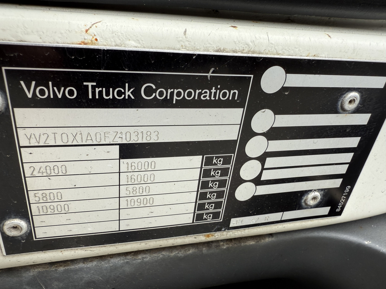 Dropside/ Flatbed truck, Crane truck Volvo FL250.16 HMF 875 K3: picture 6