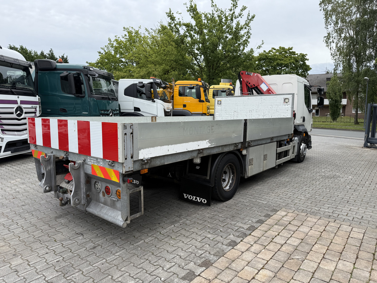 Dropside/ Flatbed truck, Crane truck Volvo FL250.16 HMF 875 K3: picture 12