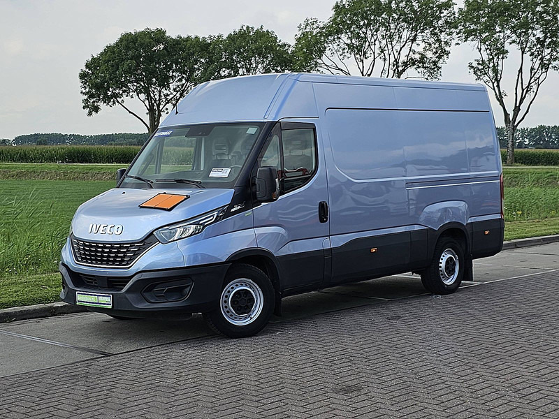 Iveco Daily 35 S - Panel van: picture 2 Iveco Daily 35 S - Panel van: picture 2