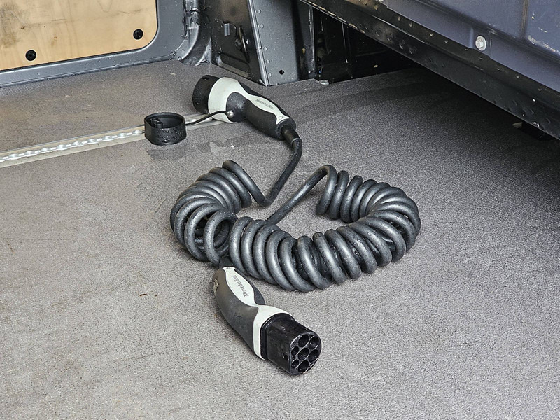 Small van, Electric van Mercedes-Benz eVito  L2 41kWh Navi Camera: picture 16