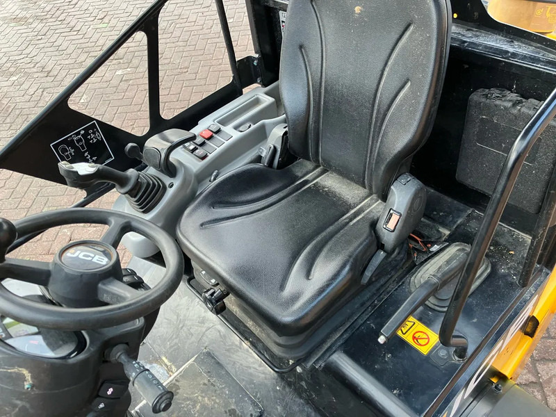 Compact track loader JCB 403 PLUS: picture 8 Compact track loader JCB 403 PLUS: picture 8