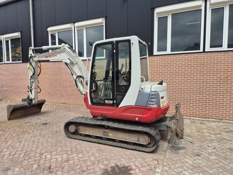 Takeuchi TB250 - Mini excavator: picture 2 Takeuchi TB250 - Mini excavator: picture 2