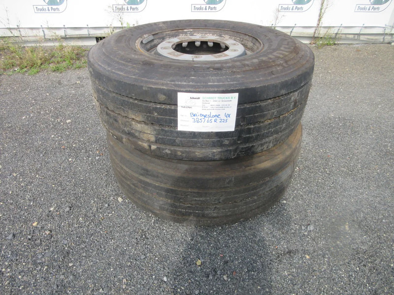 Bridgestone 385 / 65 R 22.5 OPLEGGER BANDEN MET STAAL WIEL - Tire for Truck: picture 3 Bridgestone 385 / 65 R 22.5 OPLEGGER BANDEN MET STAAL WIEL - Tire for Truck: picture 3
