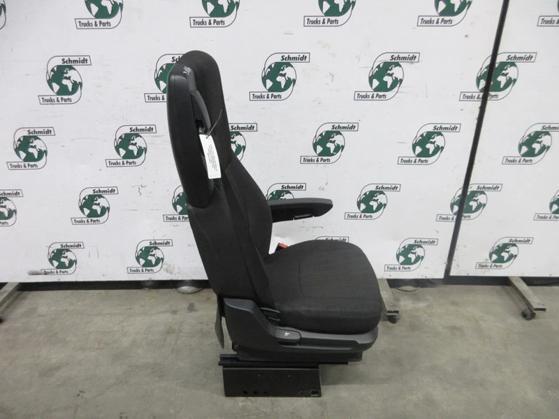 DAF 2104712 BIJRIJDER STOEL DAF XF CF MODEL 2020 NIET LUCHTGEVEERD - Seat for Truck: picture 2 DAF 2104712 BIJRIJDER STOEL DAF XF CF MODEL 2020 NIET LUCHTGEVEERD - Seat for Truck: picture 2