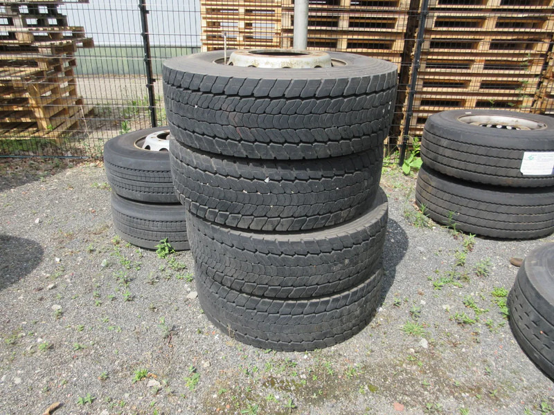 Goodyear 315/ 60 R 22.5 ACHTERBANDEN 4 X MET STAAL WIEL - Tire for Truck: picture 5 Goodyear 315/ 60 R 22.5 ACHTERBANDEN 4 X MET STAAL WIEL - Tire for Truck: picture 5