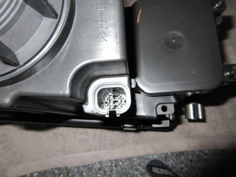 MAN 81.25101-6521 // 81.25101-6797 MISTLAMP MAN NIEUWE !!! LINKS - Fog light for Truck: picture 5 MAN 81.25101-6521 // 81.25101-6797 MISTLAMP MAN NIEUWE !!! LINKS - Fog light for Truck: picture 5