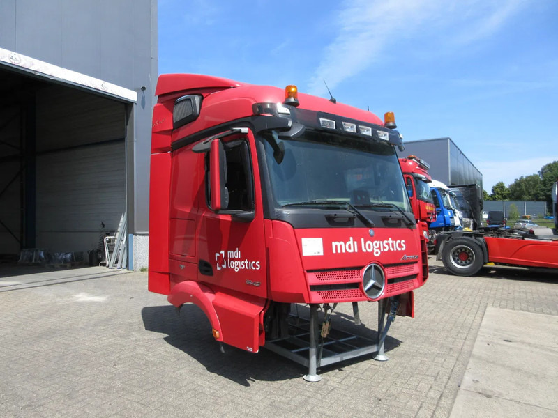 Mercedes-Benz A 000 600 10 05 CABINE MERCEDES 1842 EURO 6 MODEL 2018 - Cab and interior for Truck: picture 2 Mercedes-Benz A 000 600 10 05 CABINE MERCEDES 1842 EURO 6 MODEL 2018 - Cab and interior for Truck: picture 2