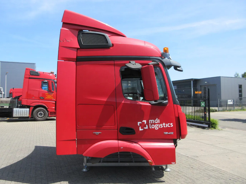 Mercedes-Benz A 000 600 10 05 CABINE MERCEDES 1842 EURO 6 MODEL 2018 - Cab and interior for Truck: picture 3 Mercedes-Benz A 000 600 10 05 CABINE MERCEDES 1842 EURO 6 MODEL 2018 - Cab and interior for Truck: picture 3
