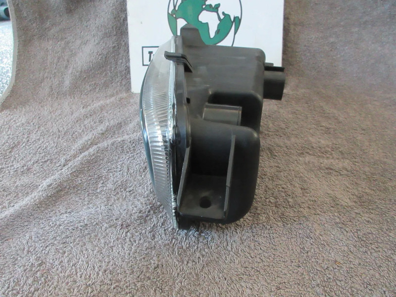 Mercedes-Benz A 943 820 00 56 // A 943 820 75 56 MISTLAMP NIEUWE LINKS MP3 1844 - Fog light for Truck: picture 4 Mercedes-Benz A 943 820 00 56 // A 943 820 75 56 MISTLAMP NIEUWE LINKS MP3 1844 - Fog light for Truck: picture 4