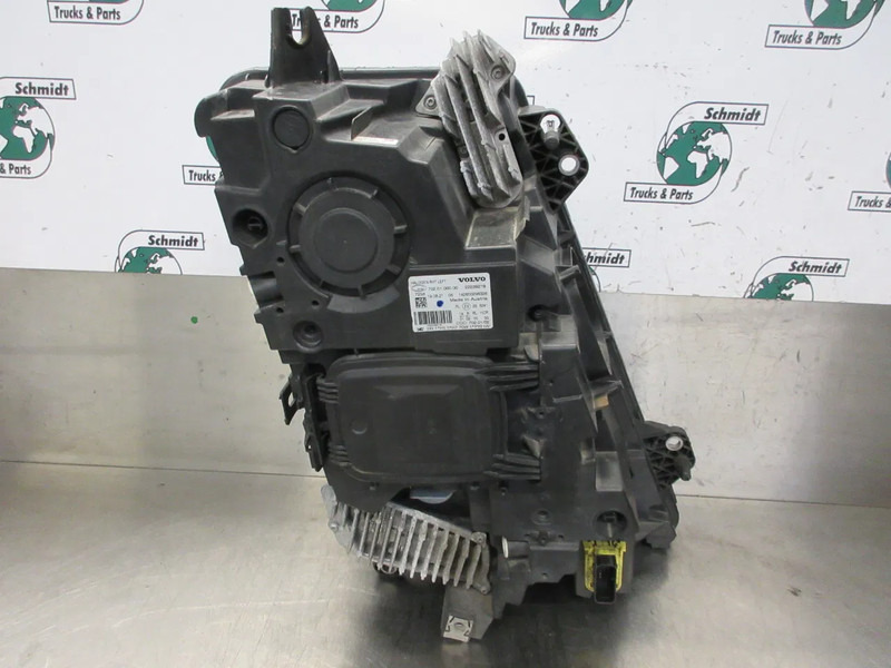 Volvo 22239219 KOPLAMP VOLVO FM 370 EURO 6 MODEL 2018 - Headlight for Truck: picture 2 Volvo 22239219 KOPLAMP VOLVO FM 370 EURO 6 MODEL 2018 - Headlight for Truck: picture 2