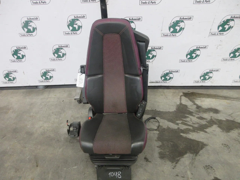 Volvo 23766412 // 23764396 STOELEN SET LUCHTGEVEERT R+L FM MODEL 2023 - Seat for Truck: picture 4 Volvo 23766412 // 23764396 STOELEN SET LUCHTGEVEERT R+L FM MODEL 2023 - Seat for Truck: picture 4