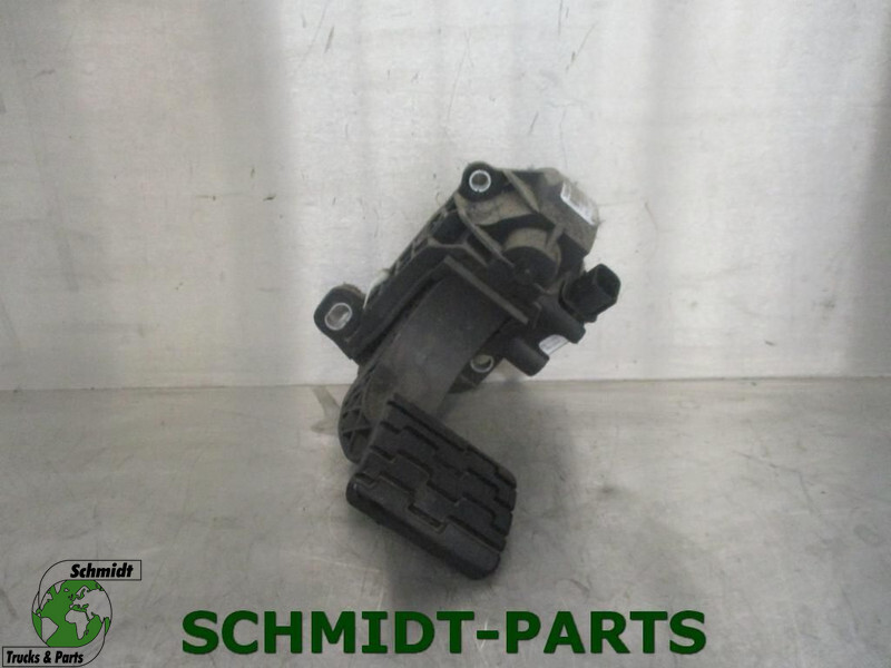 Volvo 82849300 Gaspedaal - Pedal for Truck: picture 1 Volvo 82849300 Gaspedaal - Pedal for Truck: picture 1
