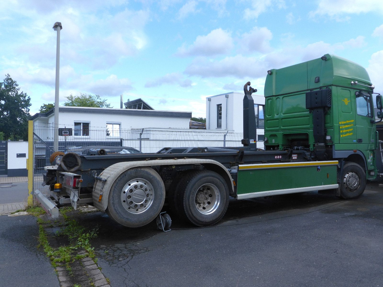 DAF XF 510 aus Werkverkehr  6 x 2  510PS  Top-Zustan - Hook lift truck: picture 3 DAF XF 510 aus Werkverkehr  6 x 2  510PS  Top-Zustan - Hook lift truck: picture 3