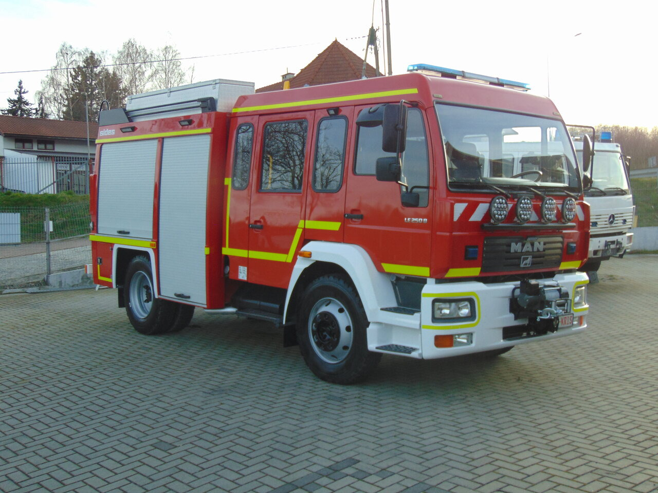 MAN LE250B SIDES - Fire truck: picture 2 MAN LE250B SIDES - Fire truck: picture 2