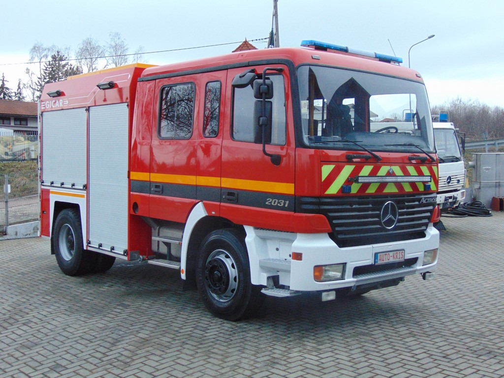 MERCEDES-BENZ Actros 2031 V8 GICAR - Fire truck: picture 2 MERCEDES-BENZ Actros 2031 V8 GICAR - Fire truck: picture 2