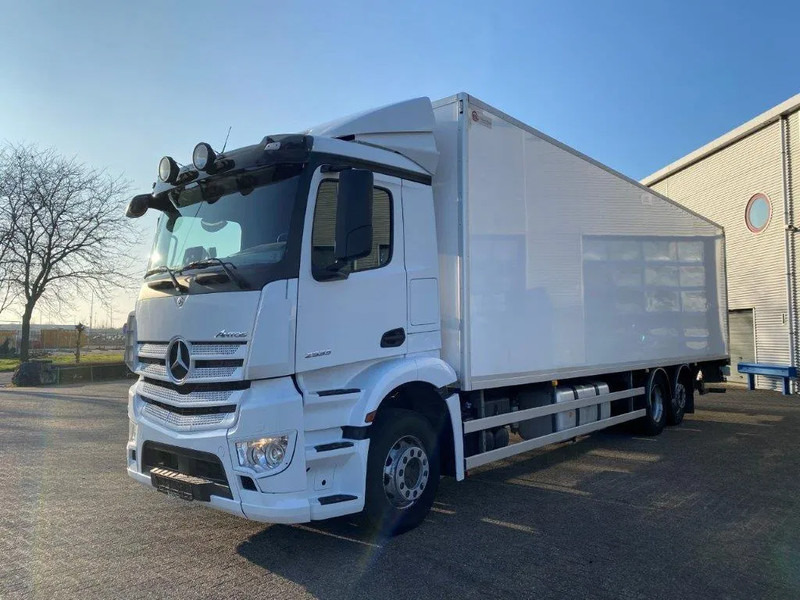 Mercedes-Benz Antos 2533 / LIFT AXLE / HEATED CLOSED BOX / PLATFORM 2000 KG / ONLY:506959 KM / SIDE DOOR / AUTOMATIC / EURO-6 / 2019 - Box truck: picture 1 Mercedes-Benz Antos 2533 / LIFT AXLE / HEATED CLOSED BOX / PLATFORM 2000 KG / ONLY:506959 KM / SIDE DOOR / AUTOMATIC / EURO-6 / 2019 - Box truck: picture 1