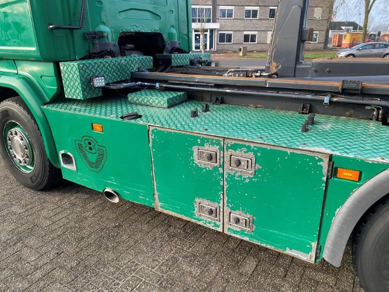 Hook lift truck Scania R520 V8 / 8X4 / BIG AXLE / AJK HOOKLIFT 30TON / LIFT+LENKACHSE / NAVI / LEATHER / FULL-AIR / AUTOMATIC / EURO-6 / 2015: picture 8 Hook lift truck Scania R520 V8 / 8X4 / BIG AXLE / AJK HOOKLIFT 30TON / LIFT+LENKACHSE / NAVI / LEATHER / FULL-AIR / AUTOMATIC / EURO-6 / 2015: picture 8