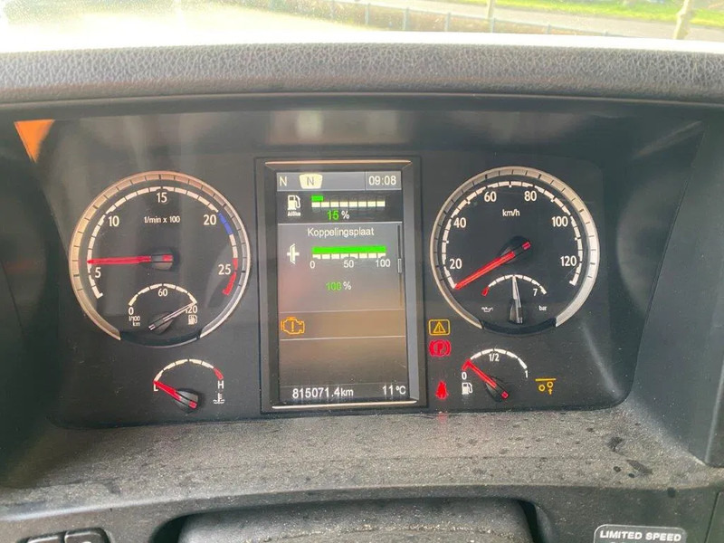 Hook lift truck Scania R520 V8 / 8X4 / BIG AXLE / AJK HOOKLIFT 30TON / LIFT+LENKACHSE / NAVI / LEATHER / FULL-AIR / AUTOMATIC / EURO-6 / 2015: picture 18 Hook lift truck Scania R520 V8 / 8X4 / BIG AXLE / AJK HOOKLIFT 30TON / LIFT+LENKACHSE / NAVI / LEATHER / FULL-AIR / AUTOMATIC / EURO-6 / 2015: picture 18