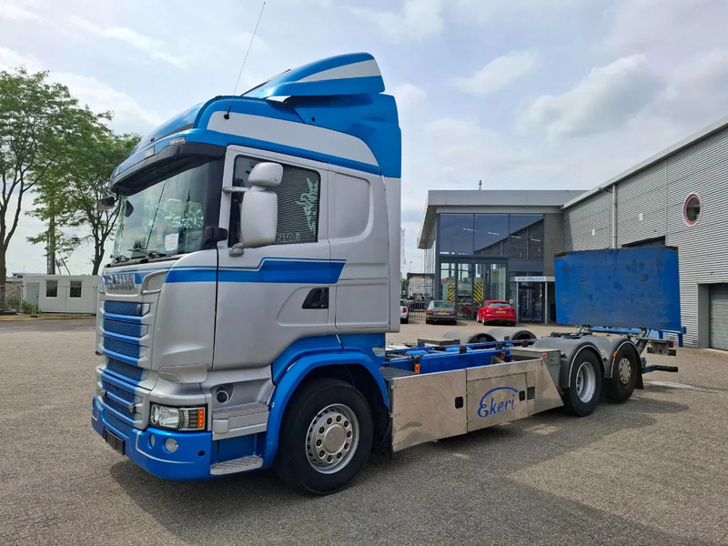 Scania R580 V8 / RETARDER / LIFT+LENKACHSE / FULL-AIR / PLATFORM 2000 KG / LEATHER / AIRCO / AUTOMATIC / EURO-6 / 2015 - Cab chassis truck: picture 1 Scania R580 V8 / RETARDER / LIFT+LENKACHSE / FULL-AIR / PLATFORM 2000 KG / LEATHER / AIRCO / AUTOMATIC / EURO-6 / 2015 - Cab chassis truck: picture 1