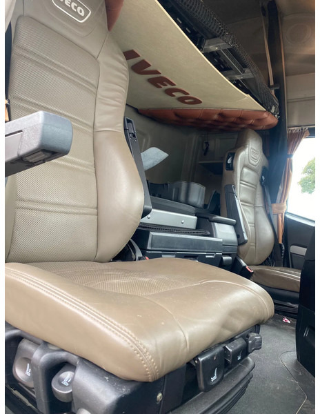 Tractor unit Iveco Stralis 570 XP / ENGINE RUNNING / INTARDER / PARKCOOL / DOUBLE TANK / NAVI / LEATHER / ONLY:749717 KM / ALCOA / EURO-6 / 2017: picture 14