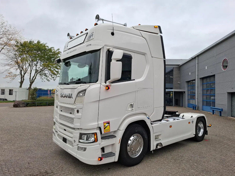 Scania NGS R580 V8 / RETARDER / HYDRAULICS / ONLY:748805 KM / FULL-AIR / SMART TACHO / ALCOA / LEATHER / SIDESKIRTS / EURO-6 / 2019 - Tractor unit: picture 1 Scania NGS R580 V8 / RETARDER / HYDRAULICS / ONLY:748805 KM / FULL-AIR / SMART TACHO / ALCOA / LEATHER / SIDESKIRTS / EURO-6 / 2019 - Tractor unit: picture 1