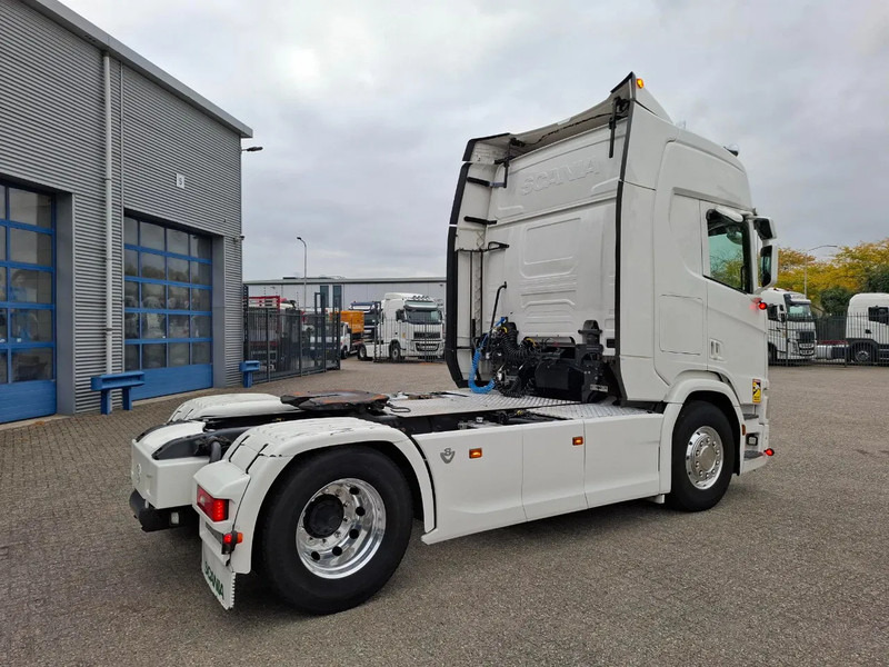 Scania NGS R580 V8 / RETARDER / HYDRAULICS / ONLY:748805 KM / FULL-AIR / SMART TACHO / ALCOA / LEATHER / SIDESKIRTS / EURO-6 / 2019 - Tractor unit: picture 5 Scania NGS R580 V8 / RETARDER / HYDRAULICS / ONLY:748805 KM / FULL-AIR / SMART TACHO / ALCOA / LEATHER / SIDESKIRTS / EURO-6 / 2019 - Tractor unit: picture 5