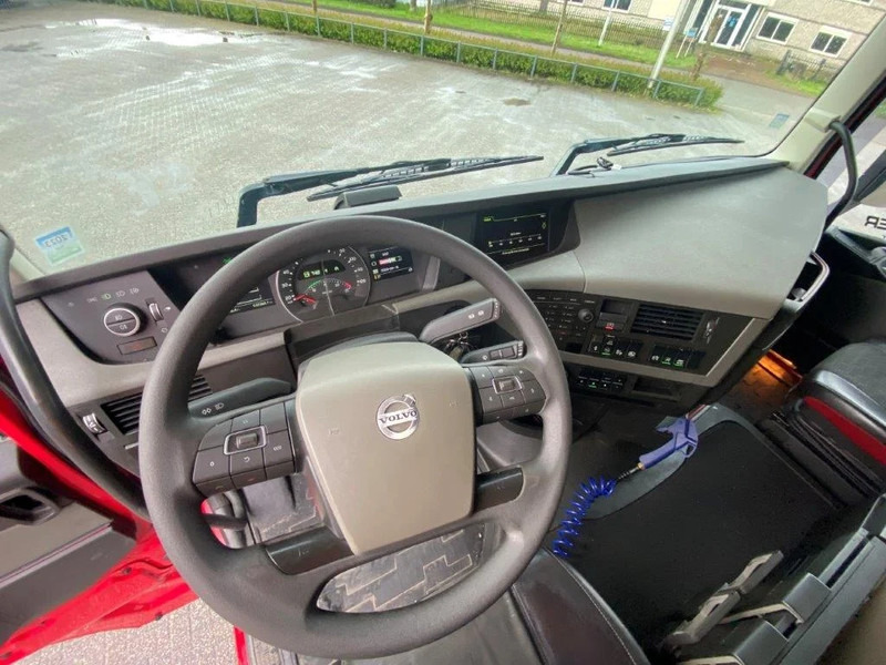 Interior photo 1: Tractor unit Volvo FH4-460 / DOUBLE TANK / VEB+ / ONLY:532368 KM / LWDS / AUTOMATIC / EURO-6 / 2016