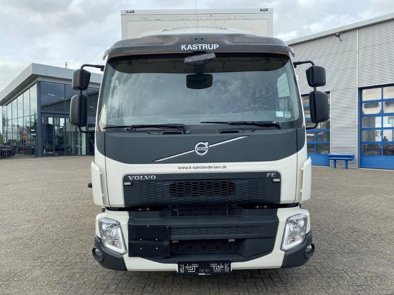 Box truck Volvo FE320 ONLY-463904-KM / CLOSED BOX / LOAD LIFT / AUTOMATIC / SIDE DOORS / EURO-6 / 2014: picture 9 Box truck Volvo FE320 ONLY-463904-KM / CLOSED BOX / LOAD LIFT / AUTOMATIC / SIDE DOORS / EURO-6 / 2014: picture 9