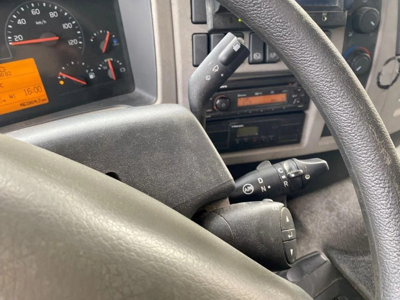 Box truck Volvo FE320 ONLY-463904-KM / CLOSED BOX / LOAD LIFT / AUTOMATIC / SIDE DOORS / EURO-6 / 2014: picture 18 Box truck Volvo FE320 ONLY-463904-KM / CLOSED BOX / LOAD LIFT / AUTOMATIC / SIDE DOORS / EURO-6 / 2014: picture 18