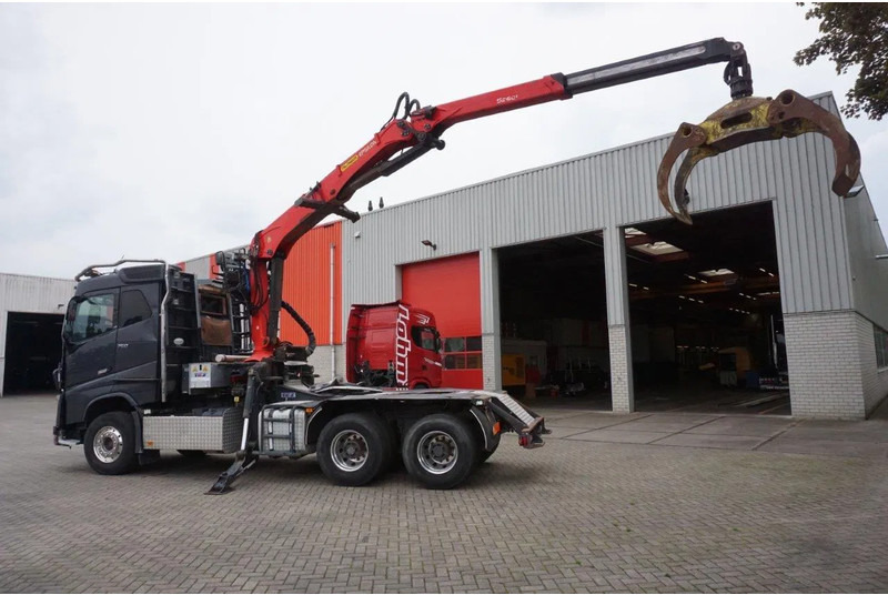 Volvo FH16-750 / ENGINE RUNNING / 6x4 / RETARDER / BIG AXLE / VEB+ / PALFINGER FD250 / EURO-6 / 2016 - Log truck, Crane truck: picture 5 Volvo FH16-750 / ENGINE RUNNING / 6x4 / RETARDER / BIG AXLE / VEB+ / PALFINGER FD250 / EURO-6 / 2016 - Log truck, Crane truck: picture 5