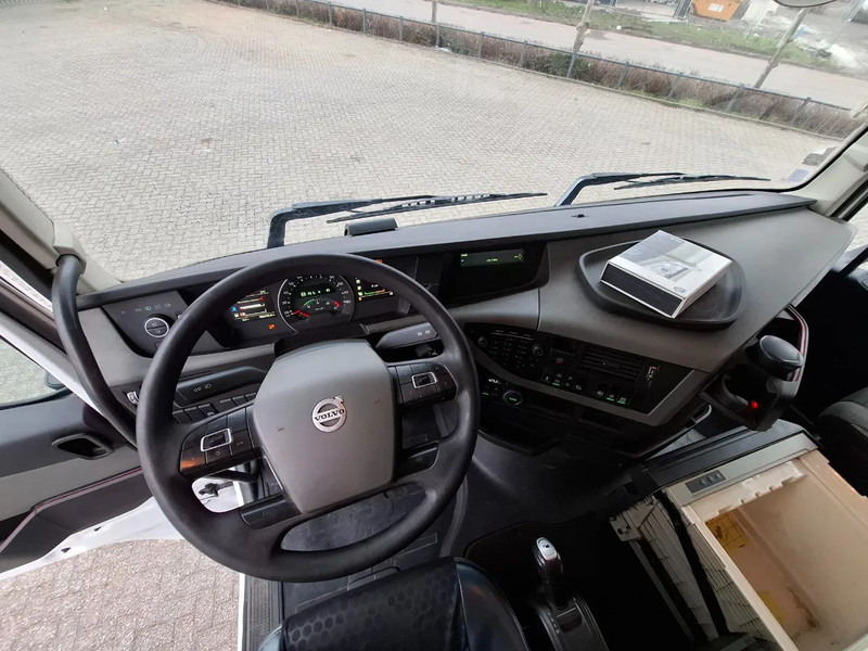 Curtainsider truck Volvo FH4-500 / I-PARKCOOL / LIFT+LENKACHSE / SMART TACHO / CURTAIN SAILS / AUTOMATIC / EURO-6 / 2016: picture 18 Curtainsider truck Volvo FH4-500 / I-PARKCOOL / LIFT+LENKACHSE / SMART TACHO / CURTAIN SAILS / AUTOMATIC / EURO-6 / 2016: picture 18