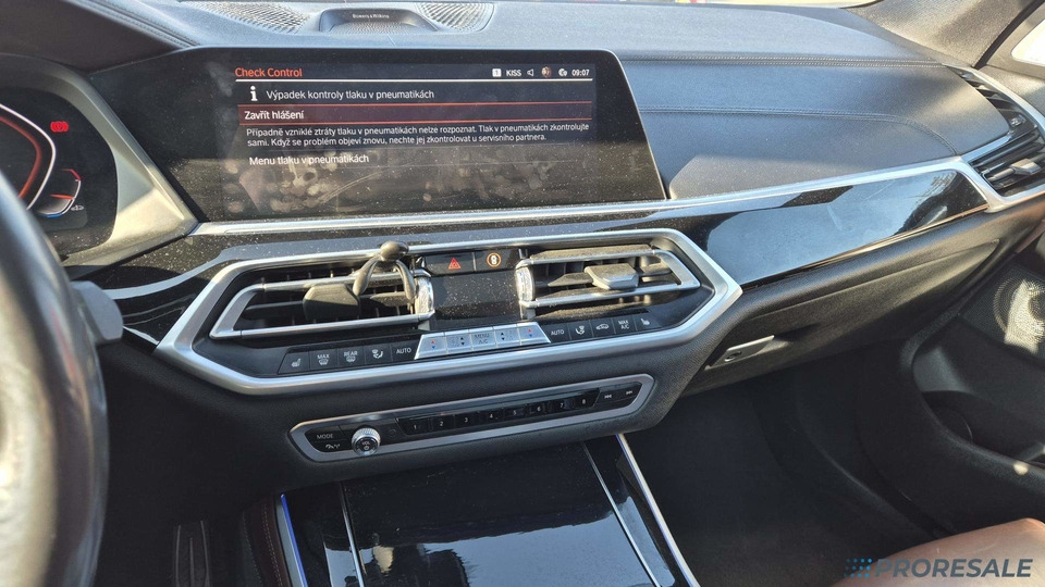 SUV BMW X5 M50D 3,0 294 kW: picture 8