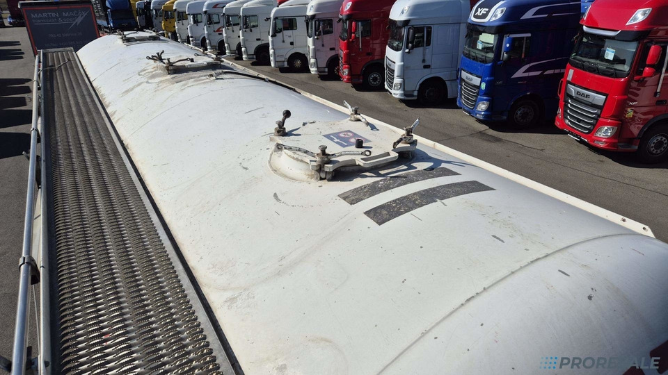 OSTATNÍ FELDBINDER EUT 40.3 SILOCISTERNA - 2 komory - 40 m3 - Silo semi-trailer: picture 5 OSTATNÍ FELDBINDER EUT 40.3 SILOCISTERNA - 2 komory - 40 m3 - Silo semi-trailer: picture 5